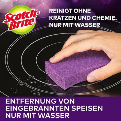 A hand cleans a black glass cooktop with the 3M Deutschland GmbH Scotch-Brite™ Glass Ceramic Cleaning Sponge (package, 1 piece), which removes burnt-on food from glass ceramic surfaces with just water - no scratches, no chemicals.