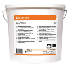 A white 10 kg bucket of Diversey Suma Shine K2, powdered, bleaching dip cleaner (bucket) from Diversey Deutschland GmbH & Co. OHG stands on a white background with a metal handle and an orange-white label with multilingual information.
