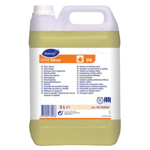 The 5-liter Suma Silver D8 silver immersion bath from Diversey Deutschland GmbH & Co. OHG is ideal for silver cleaning and removing tarnish, with a white-blue label containing product information, application instructions, and a barcode. The liquid is light yellow.