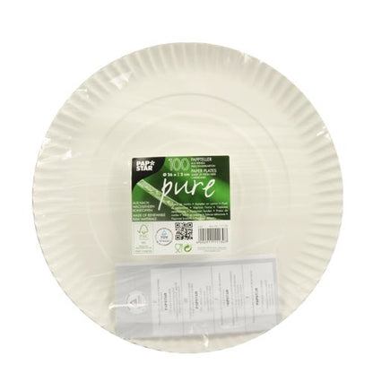 A stack of round, white PAPSTAR "pure" cardboard plates (100 pieces, FSC-certified) with a green-white banderole and clear plastic pouch with folded paper - sustainable from PAPSTAR GmbH.