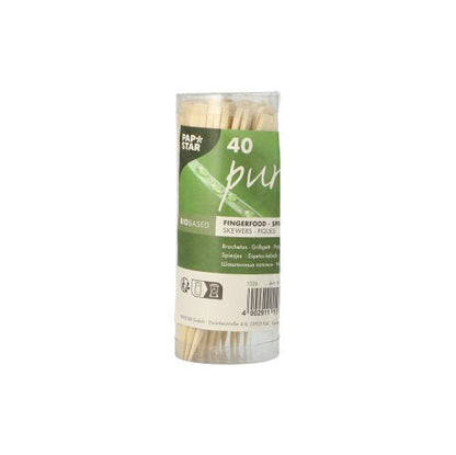A cylindrical plastic container holds 40 PAPSTAR finger food skewers "pure" (10 cm), ideal for golf events. The green label shows the brand PAPSTAR GmbH and information in several languages, while the skewers are visible inside the container.
