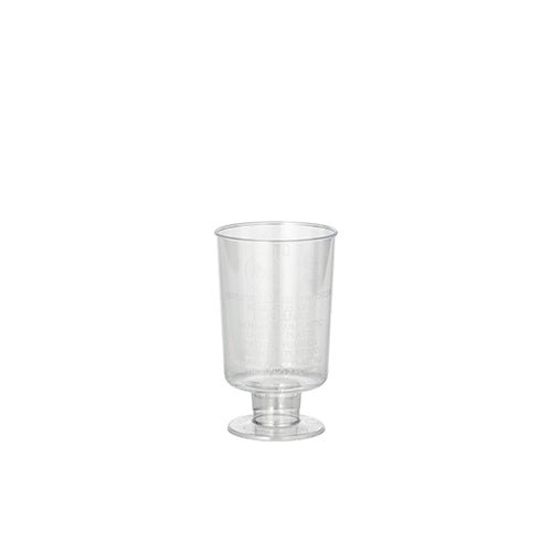 The Starpak 20 white wine stemmed glasses, made of crystal-clear polystyrene, stand out for their elegant design, reminiscent of classic white wine glasses. The glass rests on a wide base with a short stem against a neutral white background.