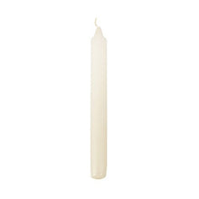 A single, unlit Starpak table candle (Ø 2.1 cm, 19.6 cm) made of high-quality wax stands upright against a simple white background—perfect for festive table decorations.