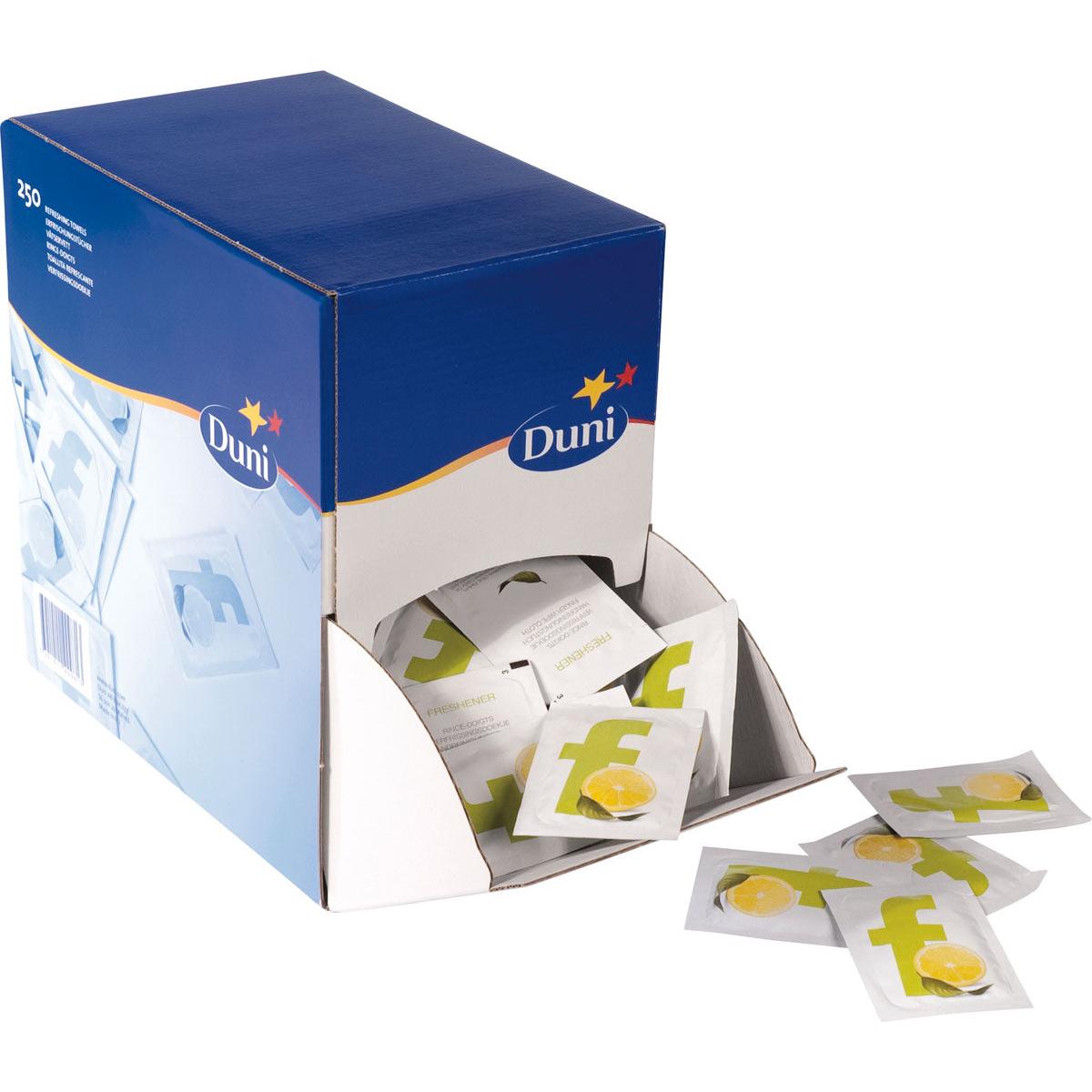 A blue and white dispenser box labeled "Duni GmbH" contains 250 individually wrapped refreshing wipes (71x51 mm) for on the go; some wipes are half pulled out, a few lie next to the box.