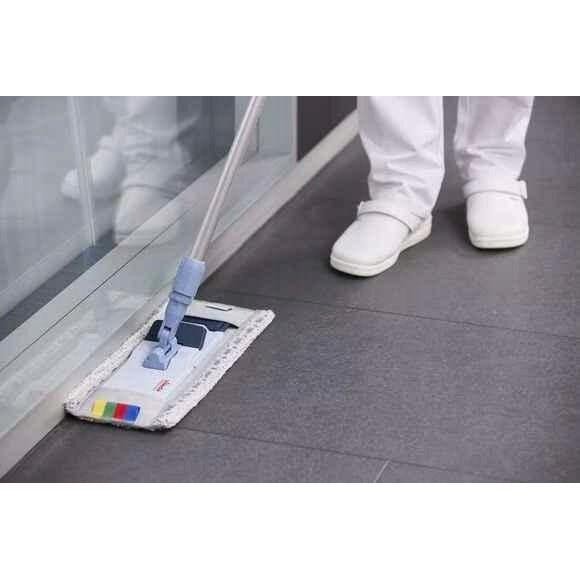 A person in white pants and shoes cleans a dark tiled floor near a glass wall with the Vileda Professional CombiSpeed Pro r-MicroLite Max (40 cm or 50 cm) mop from Vileda GmbH.