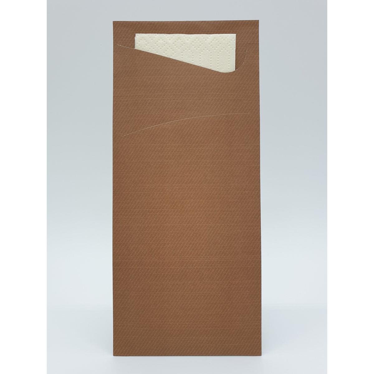 A brown paper envelope (190 x 85 mm) from Duni GmbH, whose top corner is slightly open, reveals a white Sacchetto tissue napkin inside against a plain light gray background, highlighting this practical accessory.
