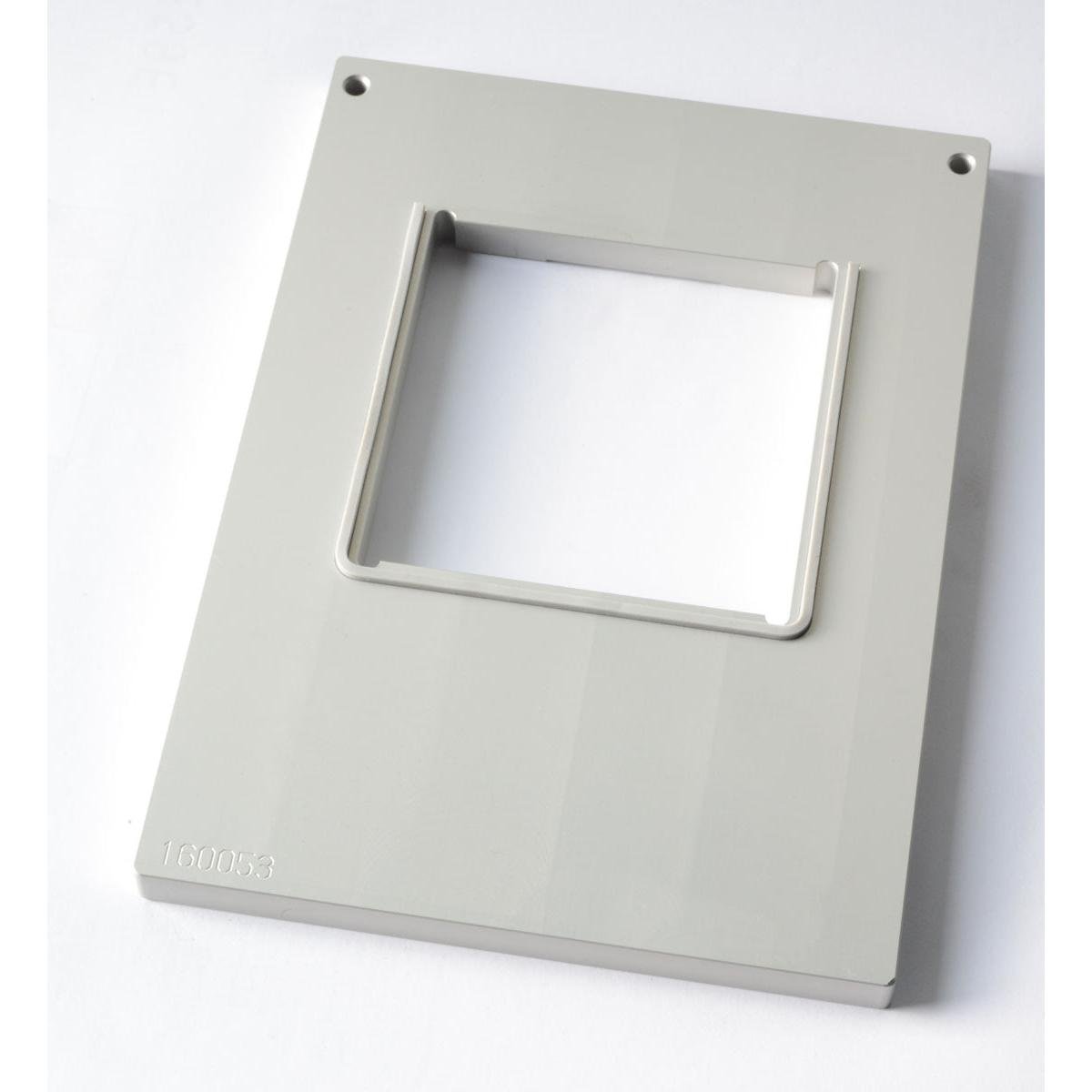 A light gray rectangular plate with a large square cutout fits the DF10/20 cassette for square cardboard box, 550 ml, from Duni GmbH. It has two screw holes and the embossed number 160053 in the corner.