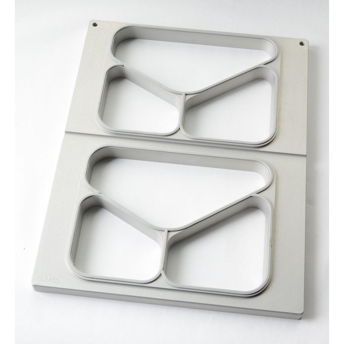 The Duni GmbH cassette DF15/25 is a light gray PP transport form with two identical cutouts, each featuring three compartments separated by raised dividers, and is compatible with the Caterline trays 350/225/170, 445/280/205, and 530/325/235 ml.