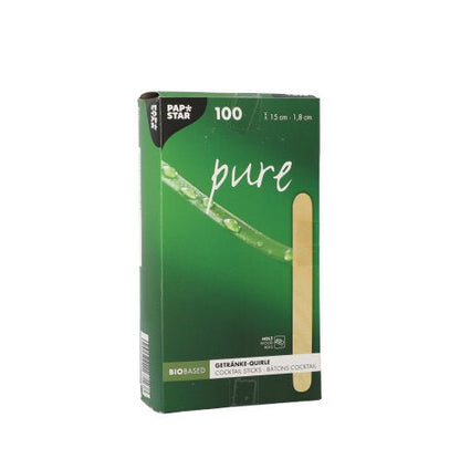 A green PAPSTAR folding box with the inscription "pure" contains 100 environmentally friendly wooden drink stirrers (15 cm), ideal for Caipirinha cocktails. The packaging shows a straw and water droplets on a plant stem.
