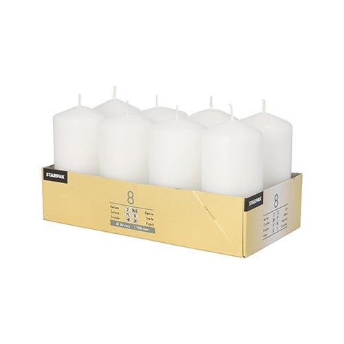 A cardboard tray holds eight Starpak 8 pillar candles Ø 50 mm · 100 mm in two rows. The packaging with the black and white lettering "Starpak" stands out from the plain white background and creates a cozy atmosphere.