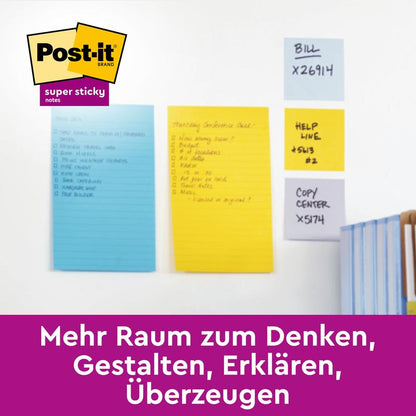 A yellow, lined Post-it® note in large format (101x101 mm, 300 sheets) from 3M Deutschland GmbH sticks between other notes on a white wall. In the corner is the Post-it logo, below a purple banner with German text.
