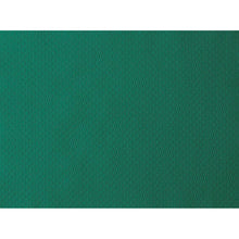 The close-up of the hunter green paper placemats 30x40 cm from Duni GmbH shows a finely dotted structure - perfect as a high-quality table decoration; available in a pack of 500.