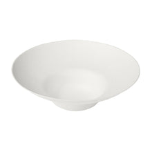 The Bagasse plate ø 19 cm from Duni GmbH (pack of 25 pieces) is a white, round disposable plate with a wide rim - biodegradable and environmentally friendly.