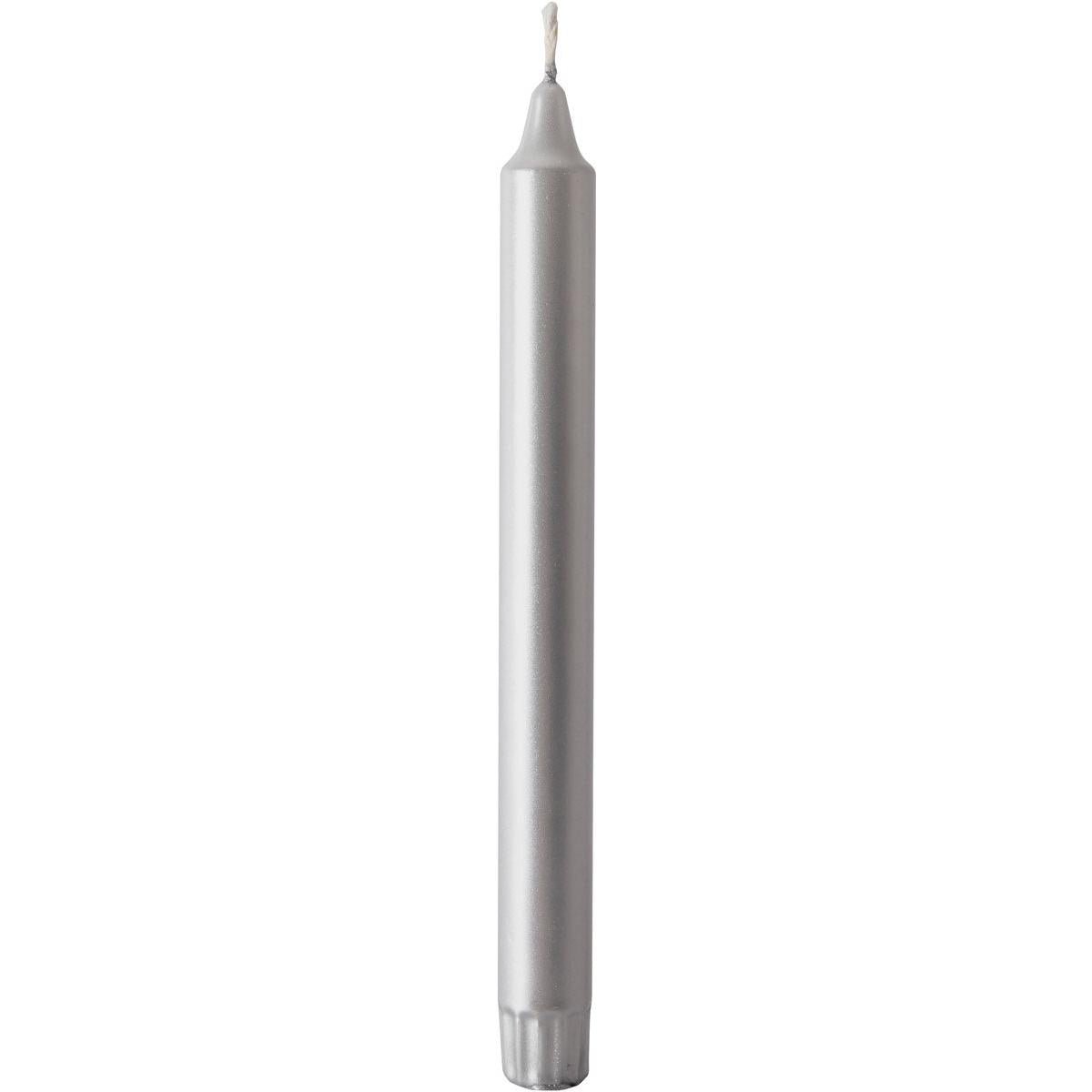 A single unlit silver crown candle (250 x 22 mm) from Duni GmbH, made of 100% stearin with a visible wick, stands upright against a white background and offers a long burn time of 9h.