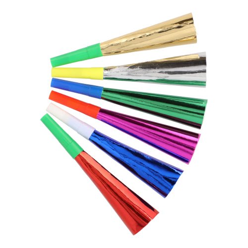 Six PAPSTAR trumpets "Metallic" party horns (18 cm, assorted colors: gold, silver, green, blue, purple, red), from PAPSTAR GmbH, are fan-shaped with white or colored mouthpieces on a white background.