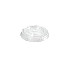A transparent, round rPET lid from Duni GmbH with a straw slot and raised center, depicted on a white background; ideal as a lid for 198962 (rPET 49x49x6 | Pack of 100 pieces).