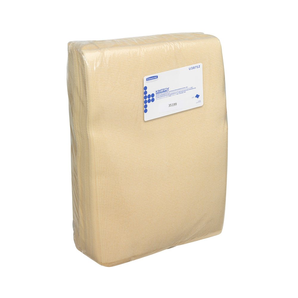 A white, flat Kimtech® Auto Primary Tack Wipe from Kimberly-Clark GmbH is packed in a transparent bag with a blue-white label, ideal for vehicle preparation. The background is solid white.
