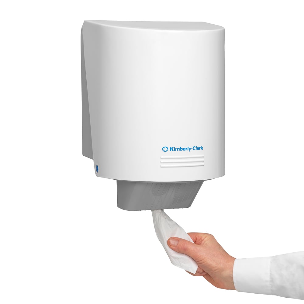 A hand pulls a WypAll® L20 paper wipe for maintenance work from Kimberly-Clark GmbH from a white wall dispenser - ideal for quick cleaning or maintenance work (6 rolls x 400 sheets, white).