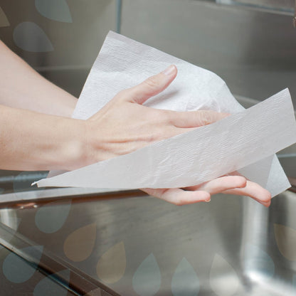 Someone dries their hygienic hands with Kleenex® Ultra™ Interfold Hand Towels - White, Medium (70 pieces, Kimberly-Clark GmbH) over a sink, with part of the faucet visible in the background.