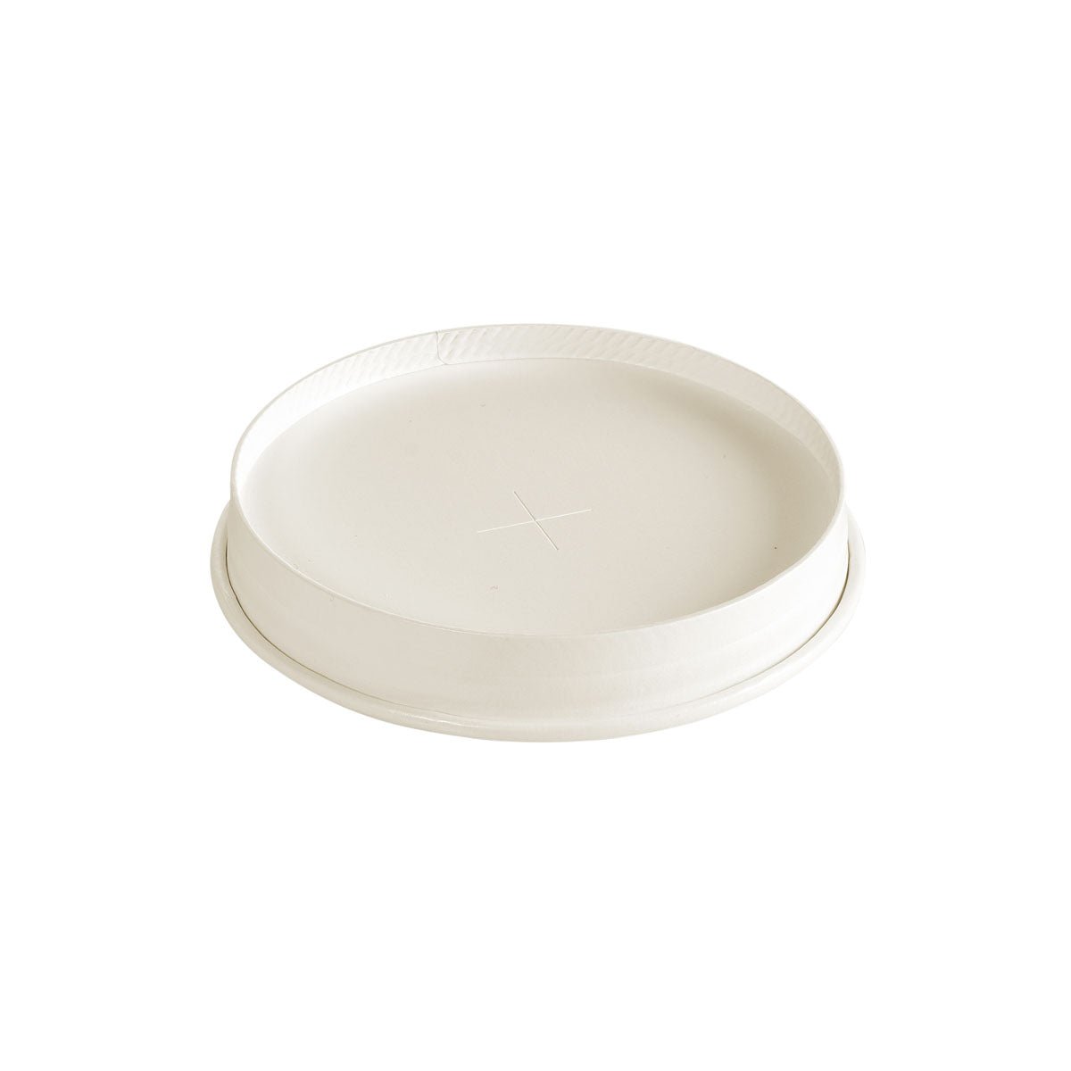 A simple, round, white cardboard lid for all 35/47/59 cl cups from Duni GmbH with a cross slot and flat edge lies on a white background.