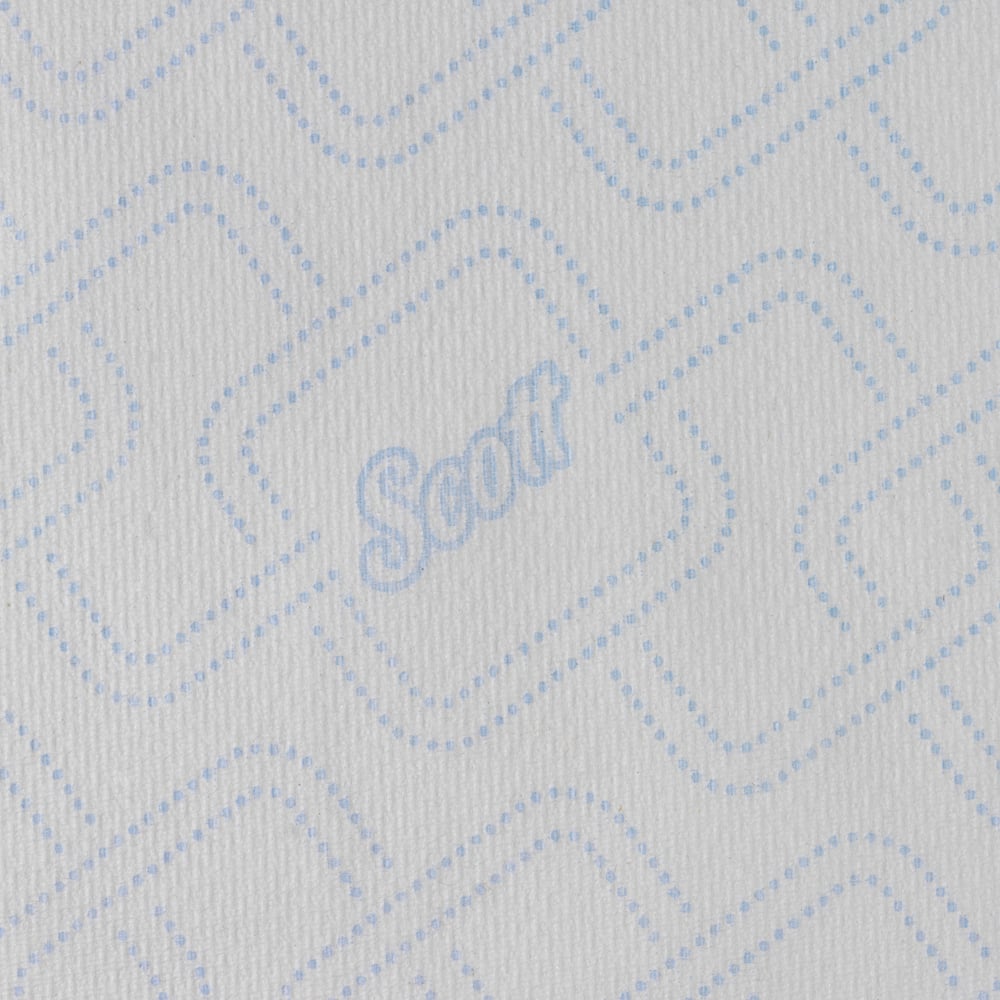 The close-up of a Scott® Control™ towel - roll / white from Kimberly-Clark GmbH shows the blue geometric dots, the "Scott" logo and the texture of the white paper towel, highlighting its hygienic effectiveness in hand drying.