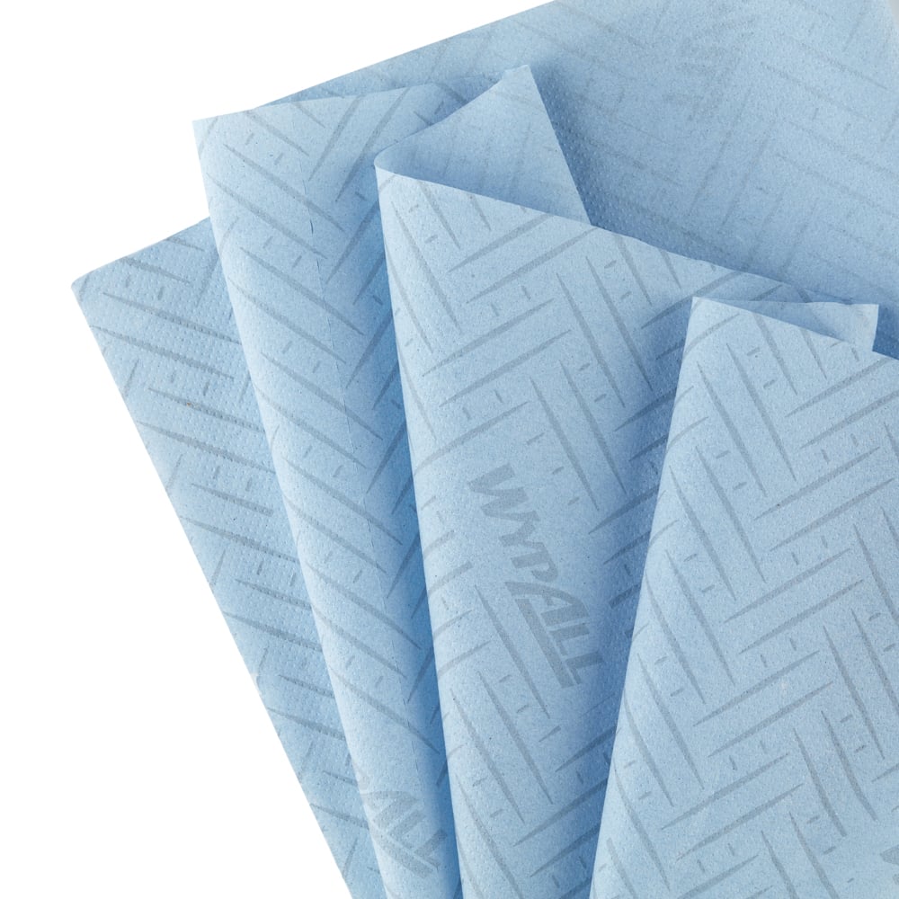 Six rolls of WypAll® L10 blue center stripe hygiene paper towels by Kimberly-Clark GmbH (630 sheets each) are ideal for food-safe cleaning or efficient wiping of center stripes, perfect for use in kitchens and hygiene-sensitive areas.