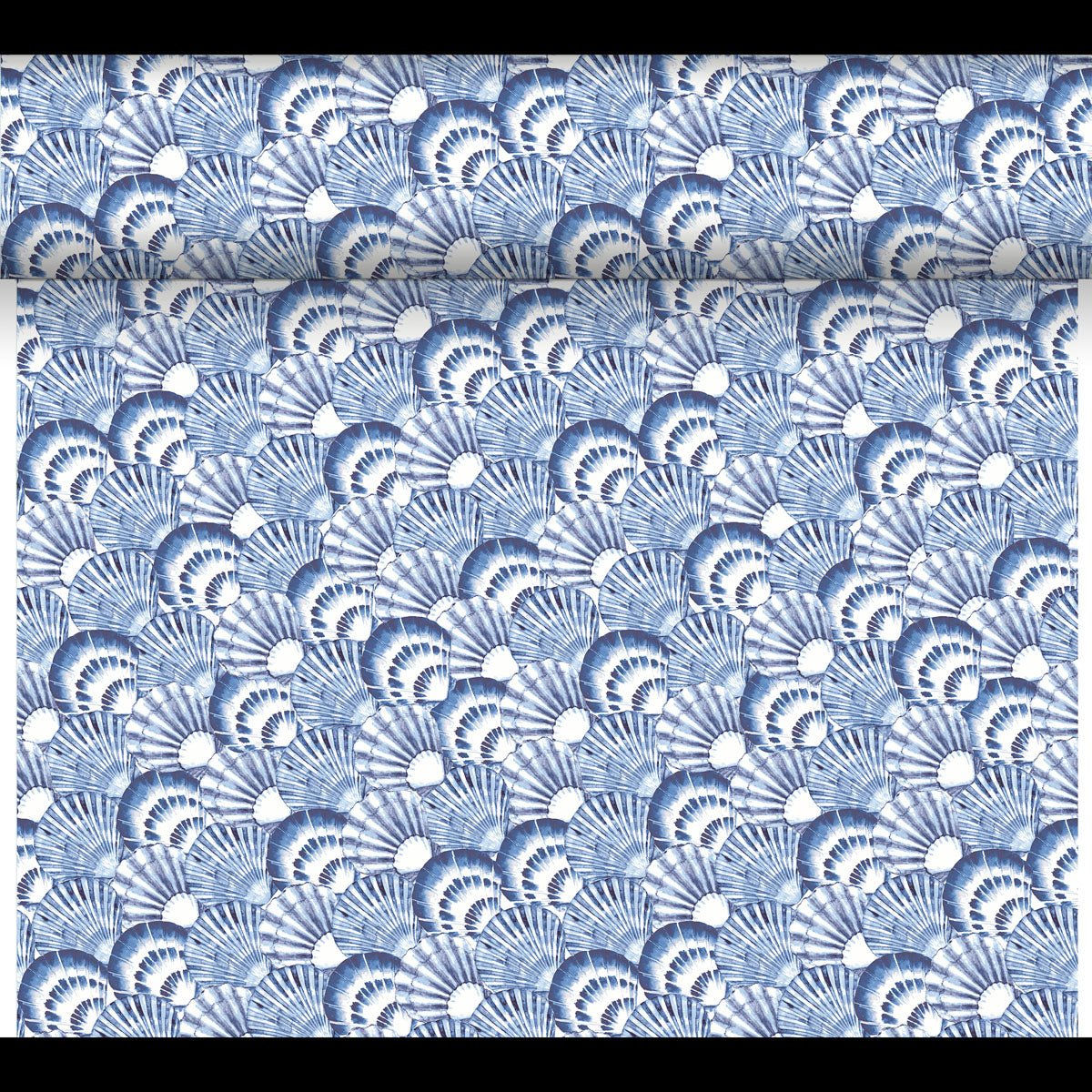 The Dunicel "Tête-à-Tête" table runner from Duni GmbH comes in a 24 m x 0.4 m roll with 20 sections and features a blue-and-white fan pattern for an inviting, ocean-themed table setting.