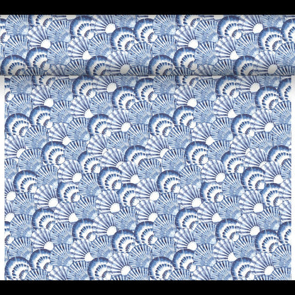 The Dunicel "Tête-à-Tête" table runner from Duni GmbH comes in a 24 m x 0.4 m roll with 20 sections and features a blue-and-white fan pattern for an inviting, ocean-themed table setting.