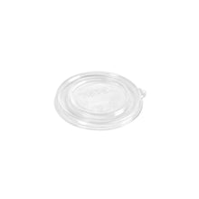 Pictured is a clear, round rPET lid carton Ronda SHORT from Duni GmbH (240/360 ml, 102x95x11 mm) on a white background. The lid is equipped with a small tear-off tab at the edge. Package: 25 pieces.