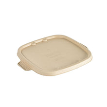 A beige Duni GmbH bagasse lid cube 900/1200 ml, square lid (219x185x11 mm) made of brown bagasse is depicted on a white background. The biodegradable lid has rounded edges and a small tab. Packaging: 40 pieces.