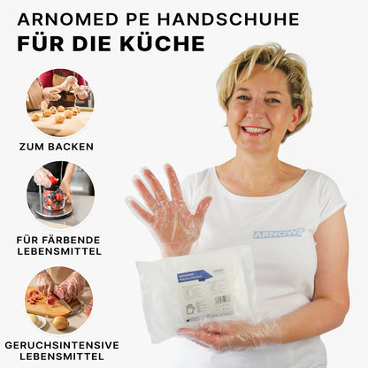 A smiling woman in a white shirt and with disposable gloves is holding ARNOMED POLYGLOVE BAG - disposable gloves made of PE in a transparent bag from ARNOWA GmbH. Three circles show usage purposes: baking, handling colorful foods, and strong odors. The text is in German.