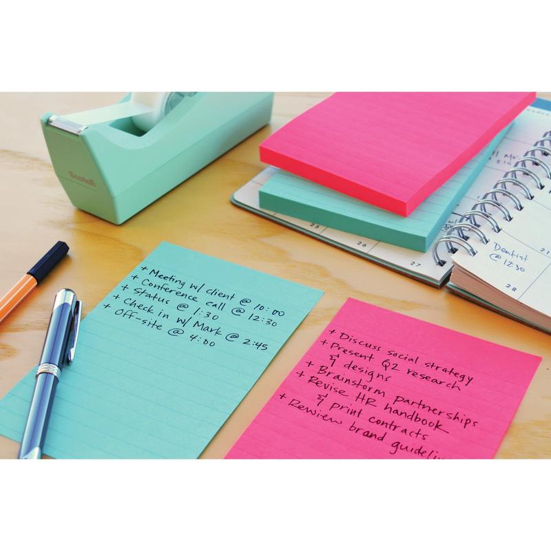 A desk with a pen, tape dispenser, planner, and 3M Post-it® Super Sticky Notes in large format (lined, 101 x 152 mm), listing daily appointments and tasks like meetings, calls, social strategy, HR review, and partnership brainstorming.