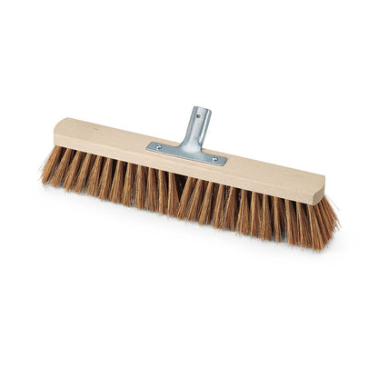 The Nölle Profi Brush hall broom Poly-Coconut with metal handle holder from Nölle Profi Brush Brush & Paint Technology e.K. has stiff brown bristles, a light wooden block, and a metal handle holder, depicted on a white background.