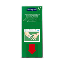 A green box with Salvequick savett wound cleaner (0.9% NaCl, sterile) from Orkla Wound Care AB is labeled with multilingual text, an illustration of hands using a cloth, a large red arrow pointing downwards, and "40 pieces" on the label.