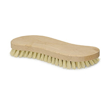 The Nölle Profi Brush Scrubbing Brush Thermo-PET S-Form (20 cm) by Nölle Profi Brush Brush & Paintbrush Technology e.K. is a heat-resistant wooden scrubbing brush with stiff, light bristles and an ergonomically curved handle, depicted on a white background.