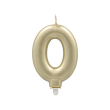 The PAPSTAR GmbH number candle with holder 7 cm "gold" is a gold-colored number candle with a pointed wick and white plastic holder - ideal as a birthday candle for cake decoration.