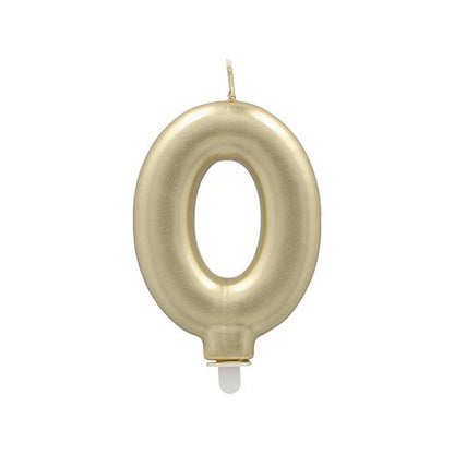 The PAPSTAR GmbH number candle with holder 7 cm "gold" is a gold-colored number candle with a pointed wick and white plastic holder - ideal as a birthday candle for cake decoration.