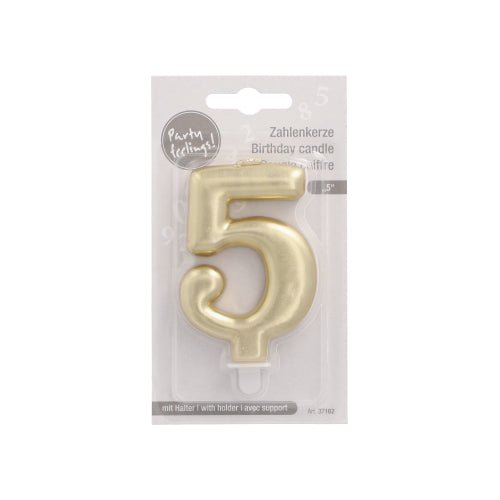 A golden PAPSTAR number candle with holder (7 cm) in plastic packaging, labeled in German and English, ideal as cake decoration. With the brand logo of PAPSTAR GmbH in the top left corner.