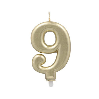 The PAPSTAR GmbH number candle with holder 7 cm "gold" is a gold-colored number candle with a base, ideal as a birthday candle or cake decoration for special occasions.