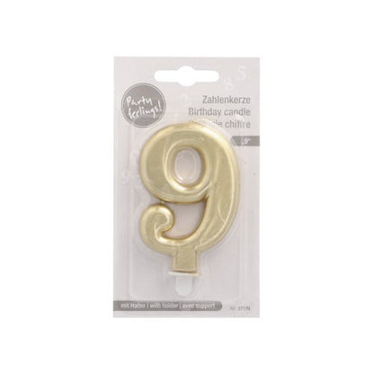 The PAPSTAR number candle with holder 7 cm "gold" from PAPSTAR GmbH is a golden number 9 birthday candle with holder, in plastic packaging and multilingual label - ideal for cake decoration at your next celebration.