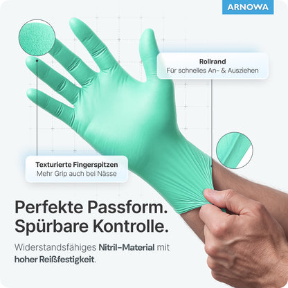 A hand is wearing an ARNOMED NITRIL PEPPERMINT GREEN Disposable Glove from ARNOWA GmbH in mint green. The labeling shows the textured fingertips, the rolled cuff, and the easy donning. The German text highlights fit, grip, and tear resistance.