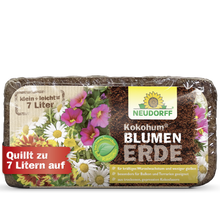 Shown is a package of Neudorff Shop Kokohum Flower Soil, which expands to 7 liters and is ideal for flowers. The German packaging features colorful blossoms, product details, and highlights the natural coconut fiber content.