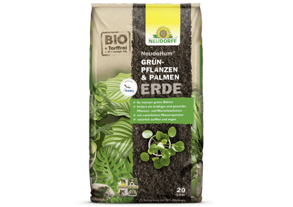 A 20-liter sack of Neudorff Shop NeudoHum Green Plant & Palm Soil, depicted on the packaging with green leaves and soil, is organic, peat-free, and offers excellent water storage. The German text highlights the sustainable composition.