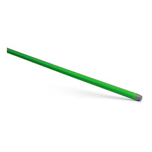 The Nölle Profi Brush broom handle 24x1,400 mm from Nölle Profi Brush Bürsten- & Pinseltechnik e.K. is a green, straight rod with a metal thread, pictured on a white background.