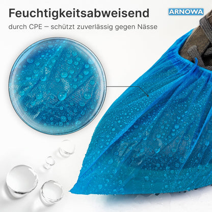 An ARNOMED Xtra Strong CPE shoe cover from ARNOWA GmbH with water droplets highlights the reliable water resistance of this waterproof disposable product made from CPE. Bag contains 100 pieces.