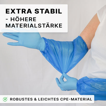 A person in a white shirt puts on ARNOMED Xtra Strong PE sleeve protectors from ARNOWA GmbH and gloves. The text on the image highlights extra strength, liquid-repellent protection, and high durability.