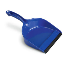 The Nölle Profi Brush plastic shovel "Siena" (blue, 34x21 cm) with black rubber lip from Nölle Profi Brush Bürsten- & Pinseltechnik e.K. is seen on a white background; the angled handle points upwards.