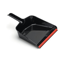 The Nölle Profi Brush Maxi Dustpan is a black plastic dustpan (41x30 cm) with a short handle and red rubber edge, ideal for collecting dust and debris. Brand: Nölle Profi Brush Brush & Paint Technology e.K.