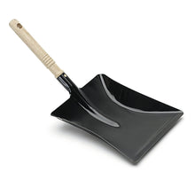 The Nölle Profi Brush dustpan lacquered metal with wooden handle from Nölle Profi Brush Bürsten- & Pinseltechnik e.K. is a black metal dustpan with a wide, flat scoop and a light wooden handle, standing on a white background.