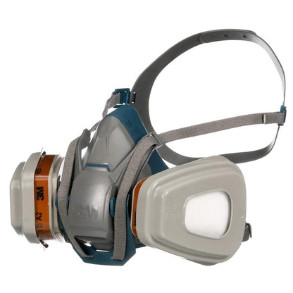 The 3M™ Quick Latch Respirator 6502QLKIT-1 from 3M Deutschland GmbH with replaceable A2P3 filters (1x6502, 2x6055, 2x5935, 2x501) features adjustable gray straps and a gray-blue mask housing with a visible logo.